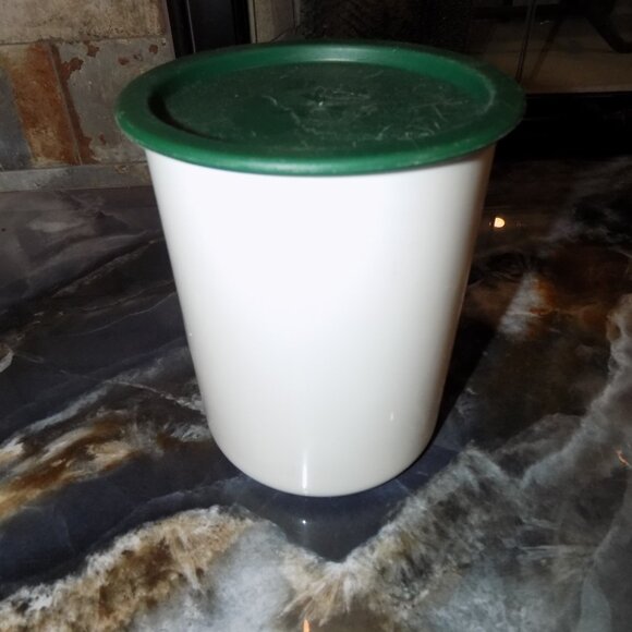 TUPPERWARE One Touch White Canister #2422B-2 & Green Lid #2423E-3 - Picture 2 of 5